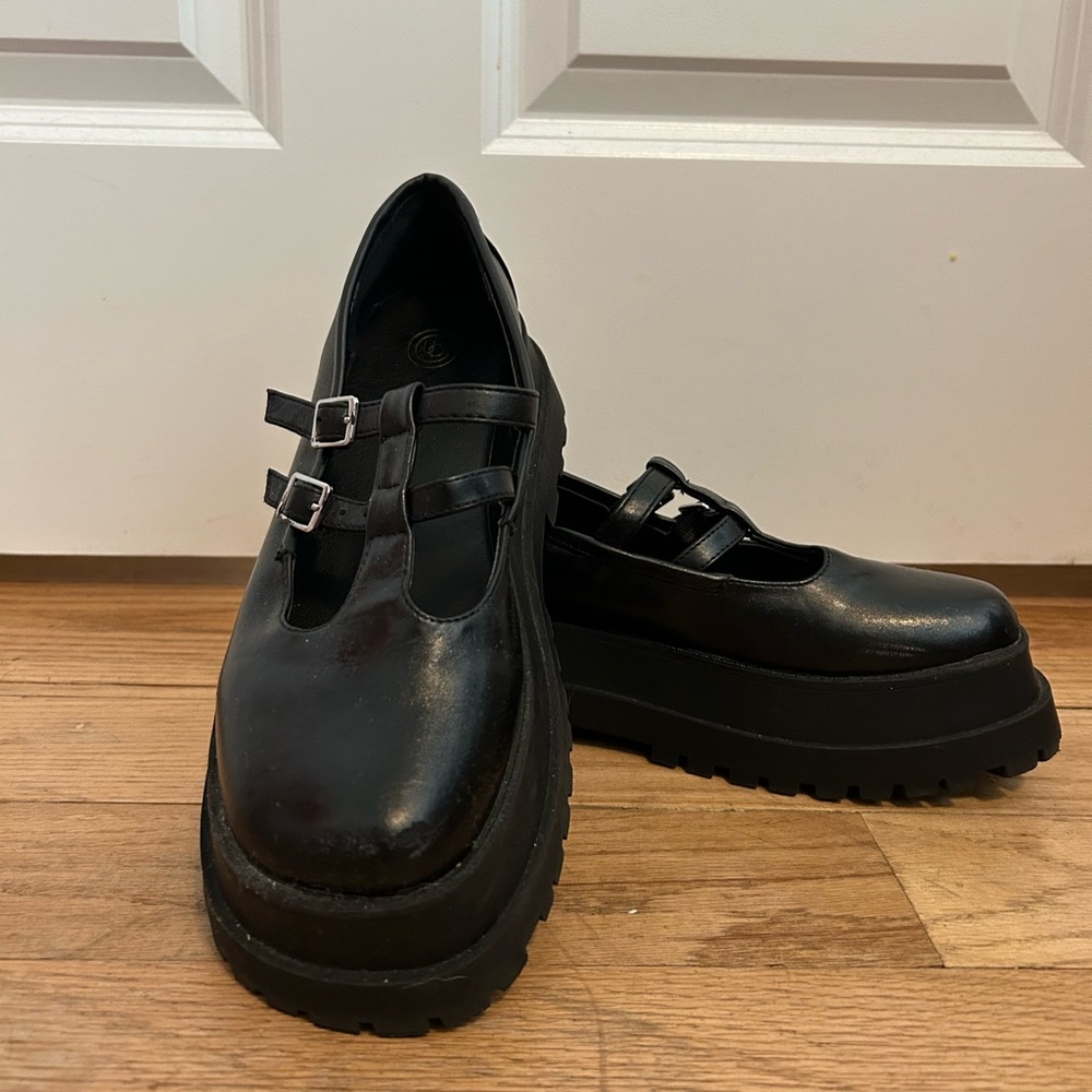 NWOT Urban outfitters black chunky Mary Janes
